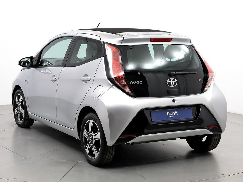 Toyota Aygo 1.0 70 x-play business 2