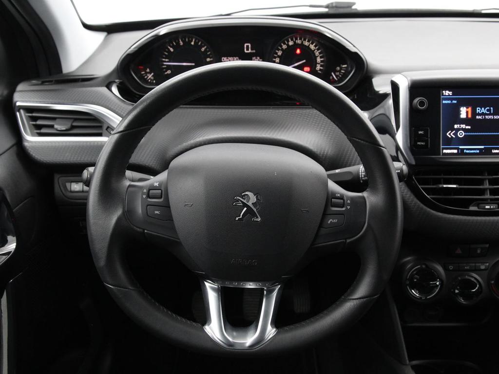 Peugeot 208 5P Signature 1.2L PureTech 60KW (82CV) 21