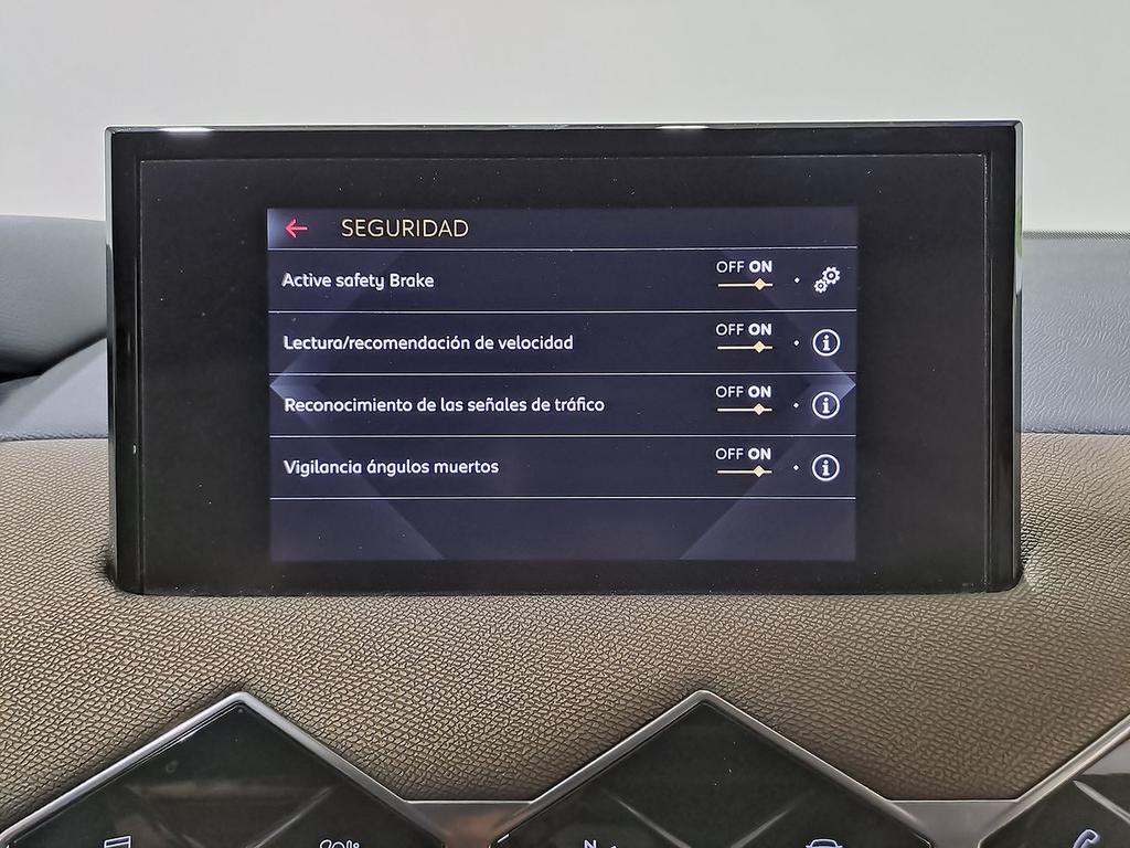 DS Automobiles DS 3 Crossback PureTech 73 kW Manual SO CHIC 24