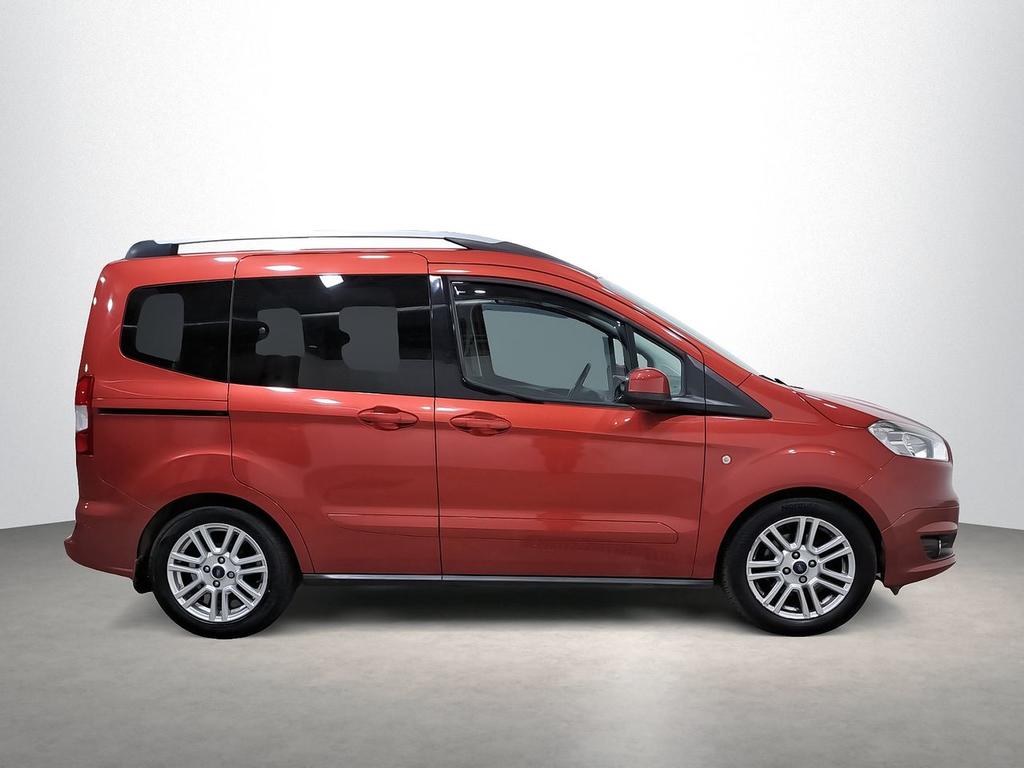 Ford Tourneo Courier 1.5 TDCi 95cv Titanium 3