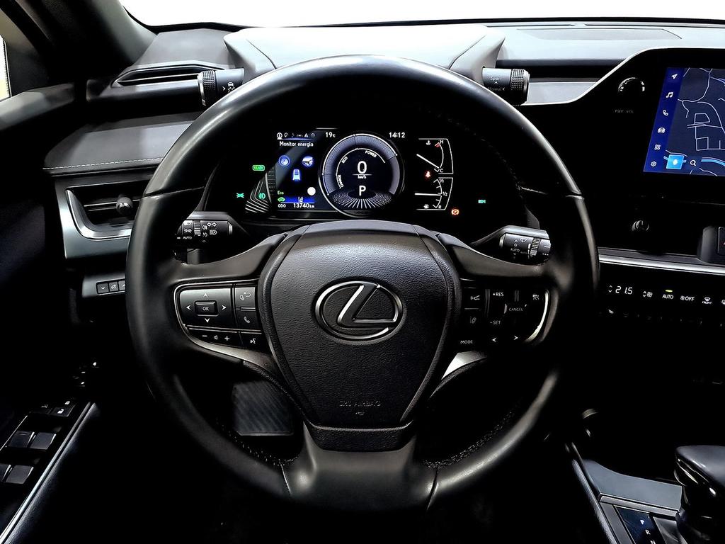 Lexus UX 2.0 250h Premium 22