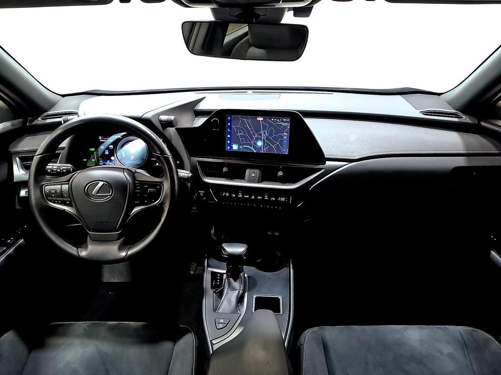 Lexus UX 2.0 250h Premium 7