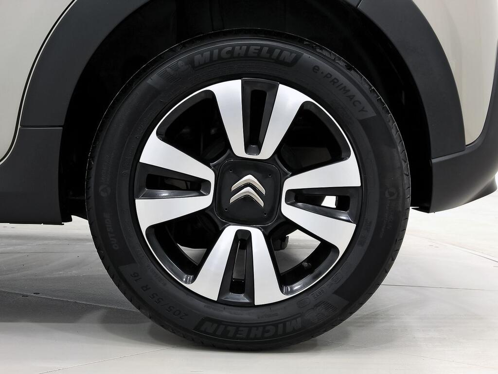 Citroën C3 PureTech 60KW (83CV) Shine 11