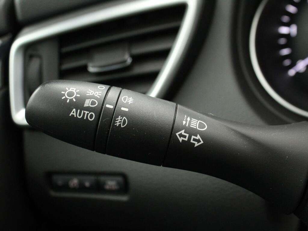 Nissan Qashqai DIG-T 103 kW (140 CV) E6D N-CONNECTA 12