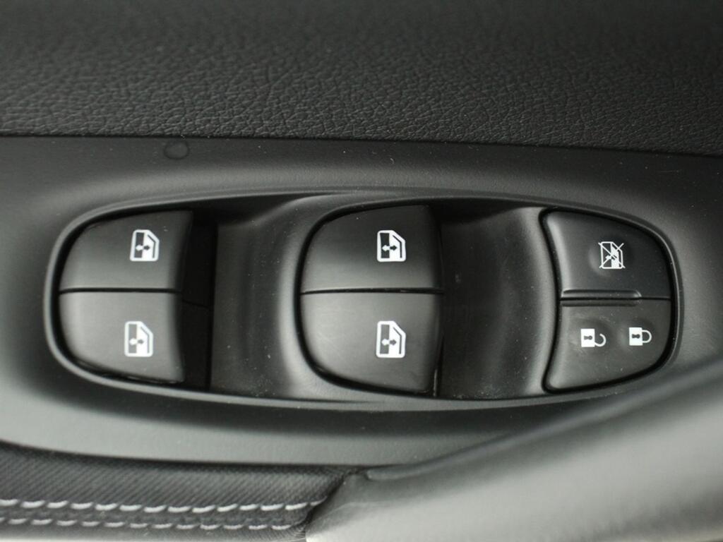 Nissan Qashqai DIG-T 103 kW (140 CV) E6D N-CONNECTA 10