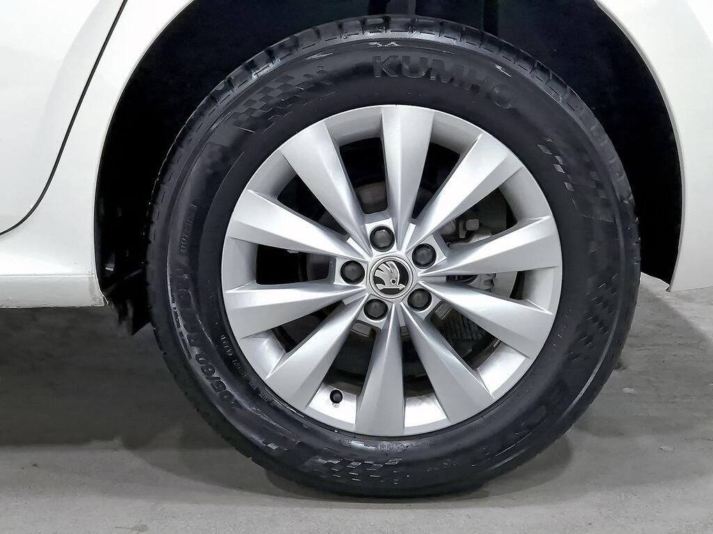 Skoda Kamiq 1.0 TSI 81kW (110CV) Emotion 8