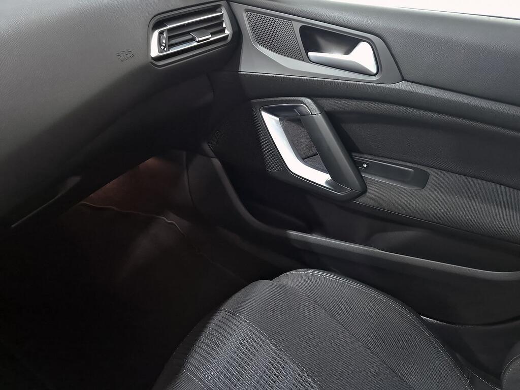 Peugeot 308 5P Allure Pack BlueHDi 130 S&S MAN 29