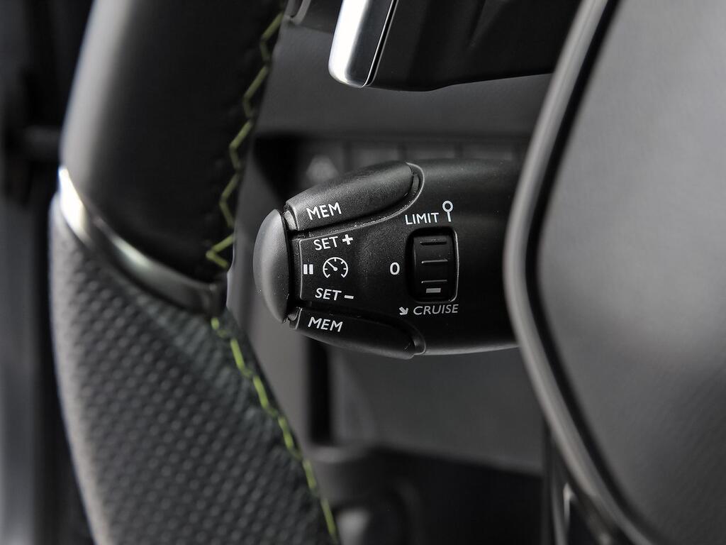 Peugeot 2008 GT Puretech 130 S&S EAT8 17
