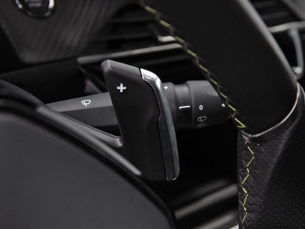 Peugeot 2008 GT Puretech 130 S&S EAT8 18