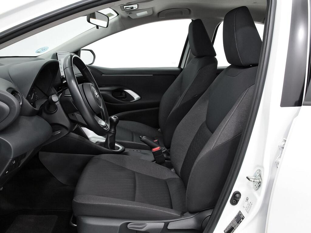 Toyota Yaris 1.0 70 Business 8
