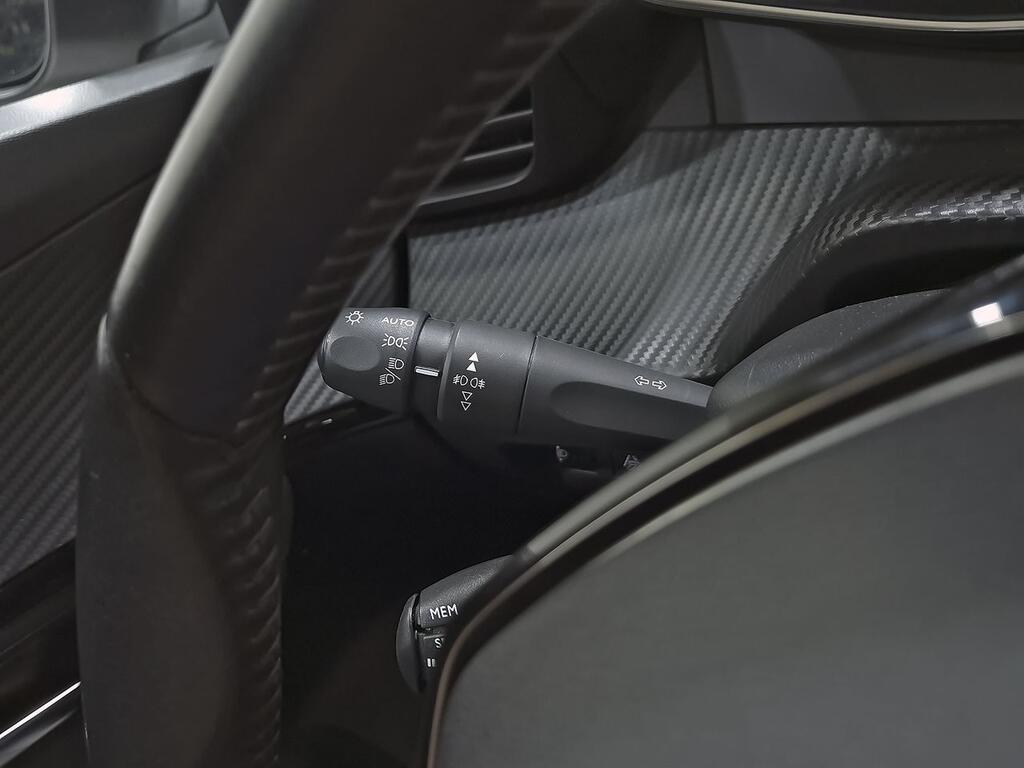 Peugeot 2008 Allure Puretech 130 S&S BVM6 12
