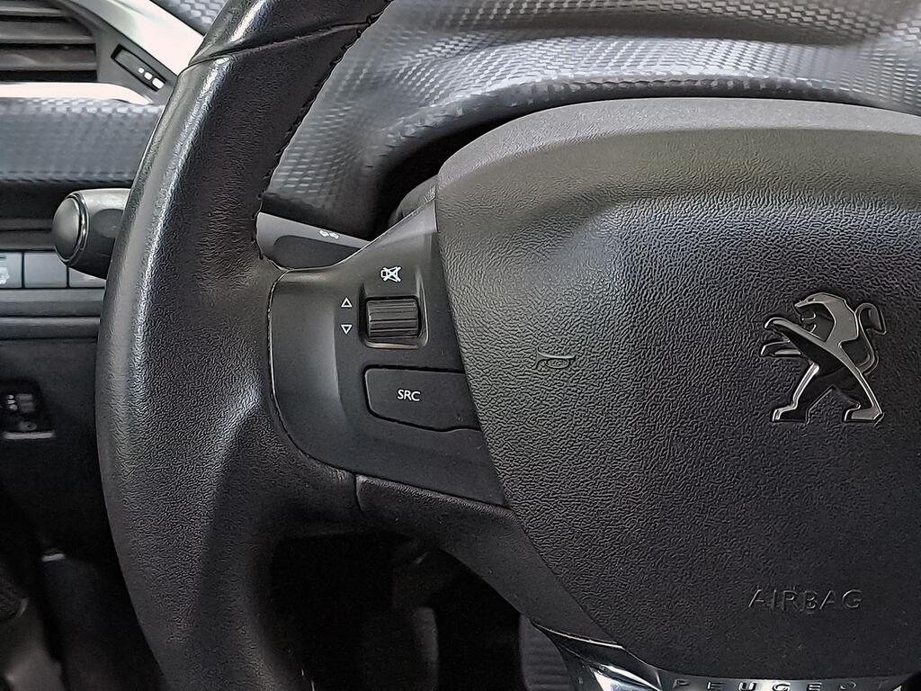 Peugeot 2008 Signature BlueHDi 100 S&S 5 Vel. MAN 19