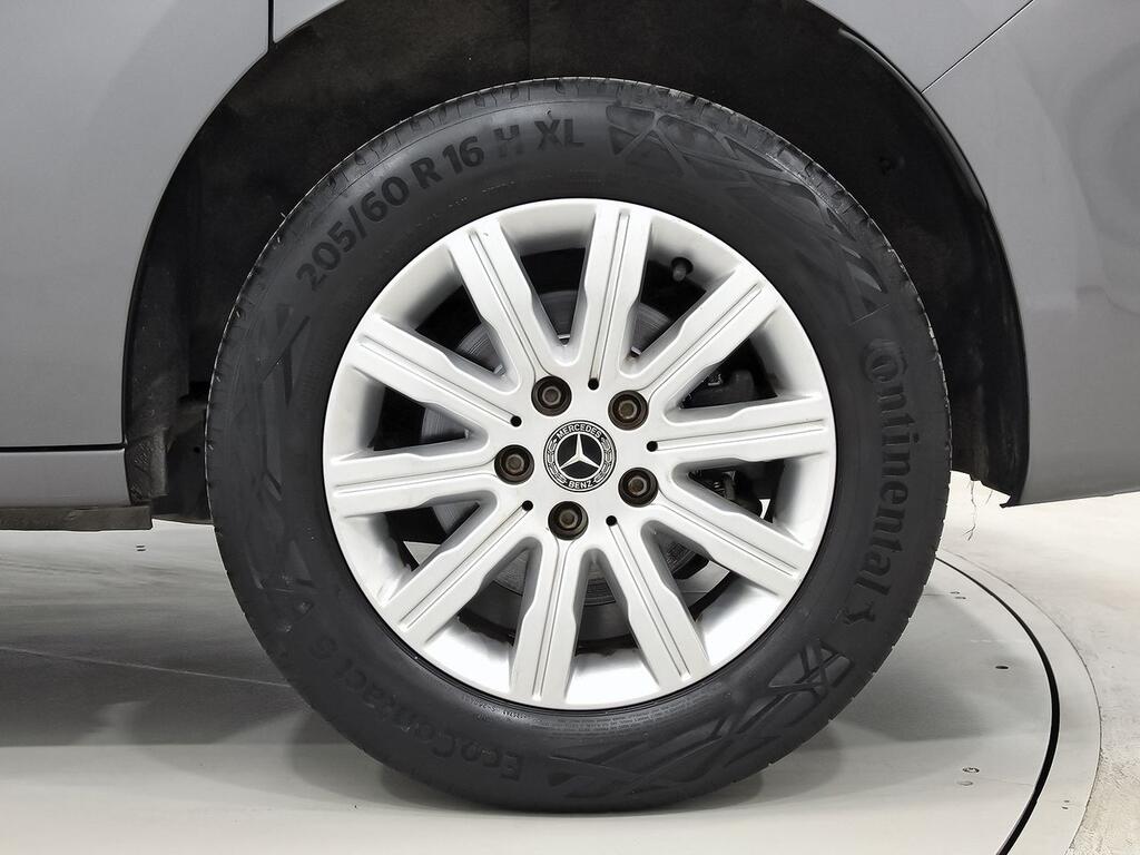 Mercedes Clase T 180 d 10