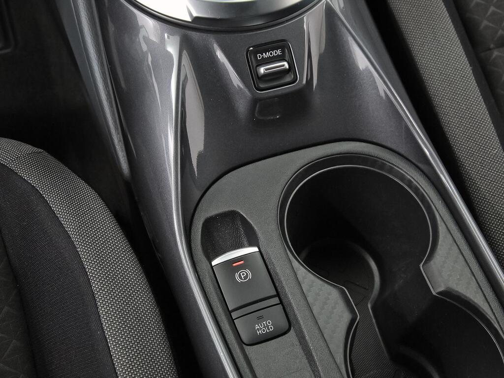 Nissan Juke DIG-T 84 kW (114 CV) 6M/T N-Connecta 28