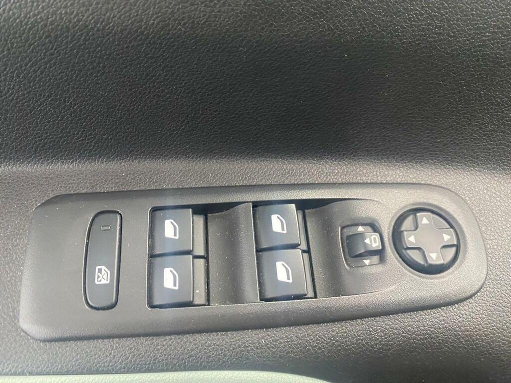 Citroën Berlingo Talla M BlueHDi 100 S&S FEEL PACK 28
