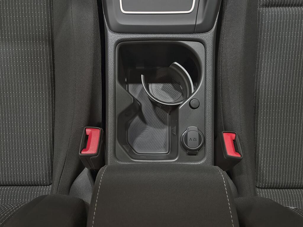 Volkswagen Golf 1.0 eTSI 81kW (110CV) DSG 31