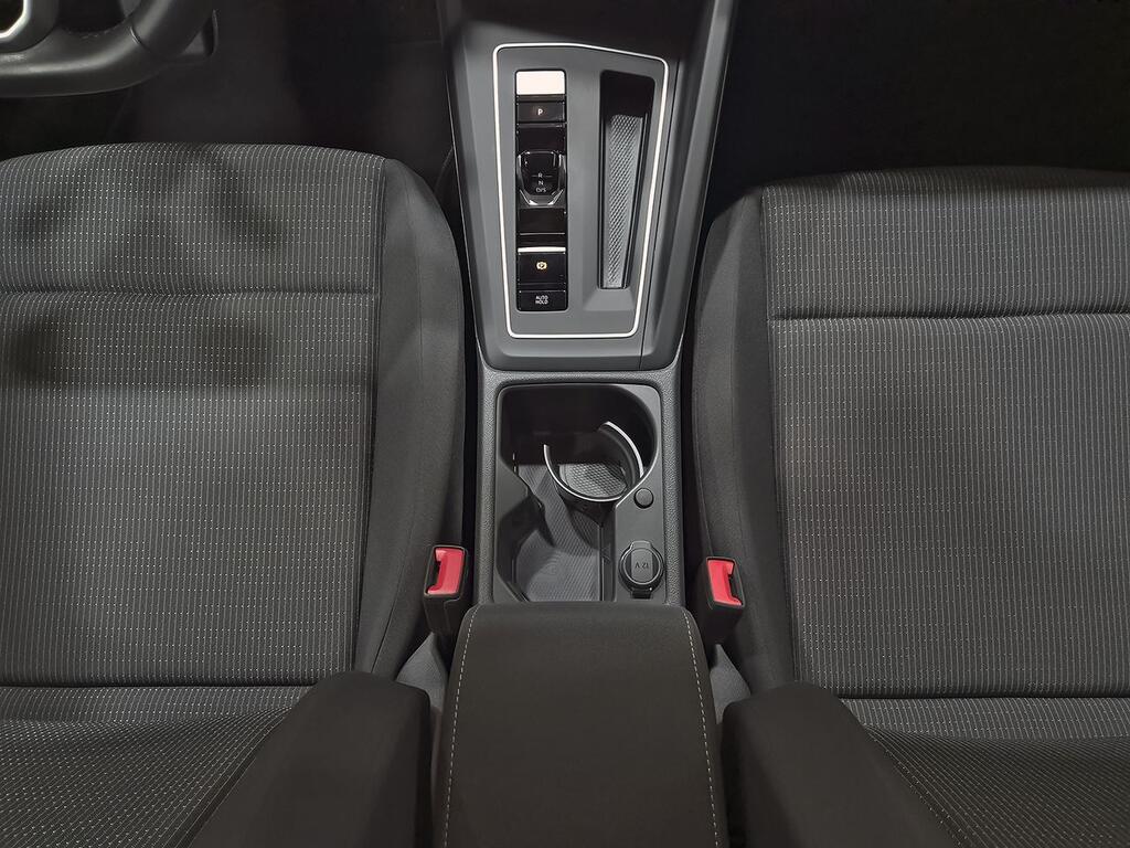 Volkswagen Golf 1.0 eTSI 81kW (110CV) DSG 28
