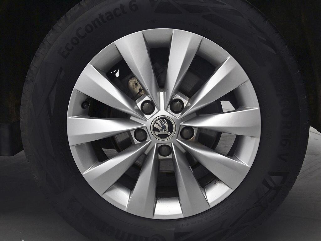 Skoda Karoq 1.5 TSI 110kW (150CV) ACT Ambition 6