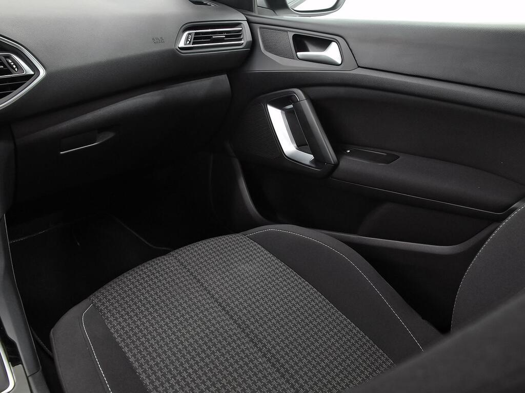 Peugeot 308 5p Active Pack BlueHDi 130 S&S 29