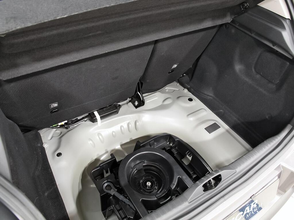 Citroën C3 PureTech 60KW (83CV) Shine 33