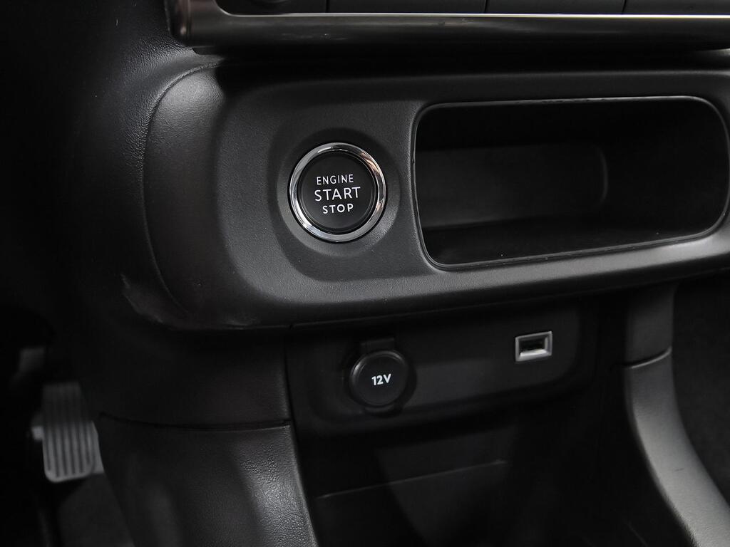 Citroën C3 PureTech 60KW (83CV) Shine 26