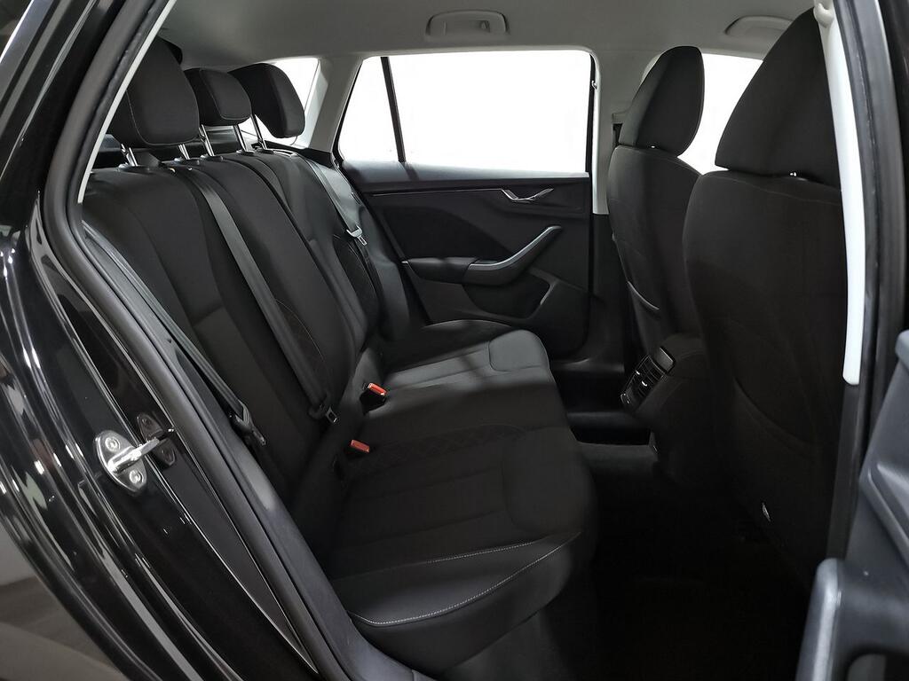 Skoda Kamiq 1.0 TSI 81kW (110CV) Ambition 6