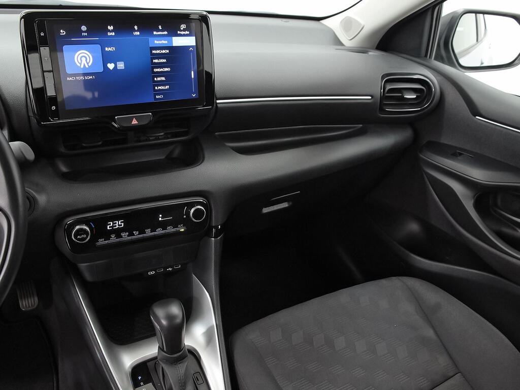 Toyota Yaris 1.5 120H Active Plus 9