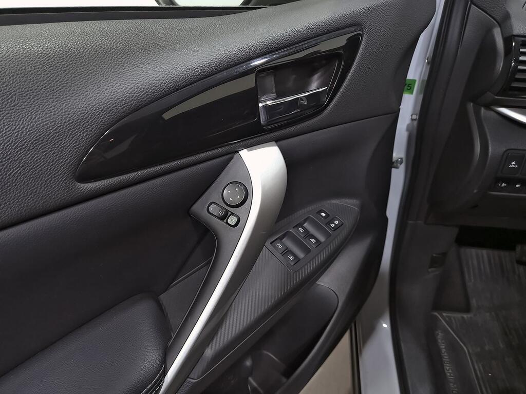 Mitsubishi Eclipse Cross 2.4 PHEV Kaiteki Auto 4WD 11