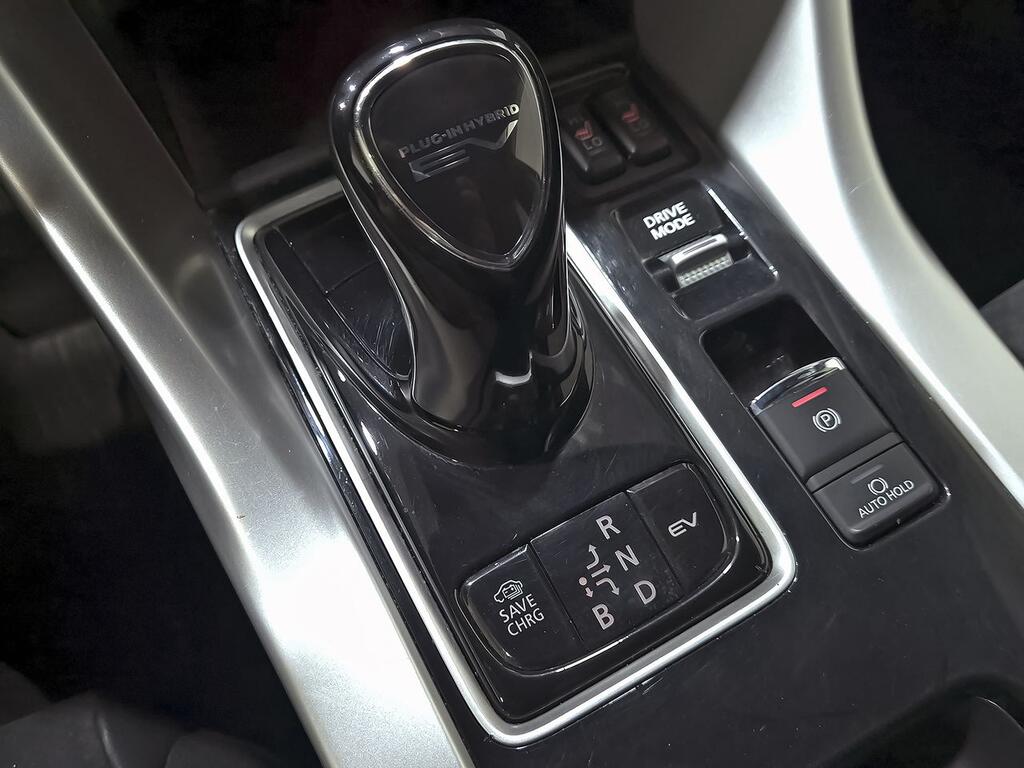 Mitsubishi Eclipse Cross 2.4 PHEV Kaiteki Auto 4WD 26