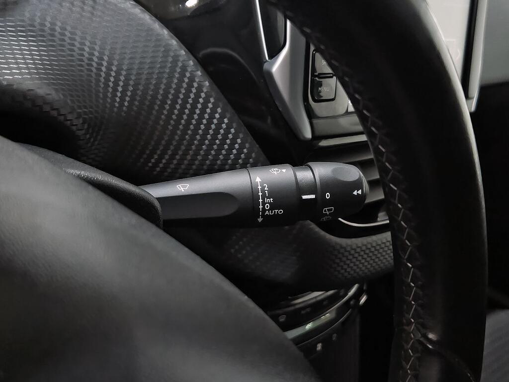 Peugeot 208 5P ALLURE 1.2L PureTech 60KW (82CV) 17