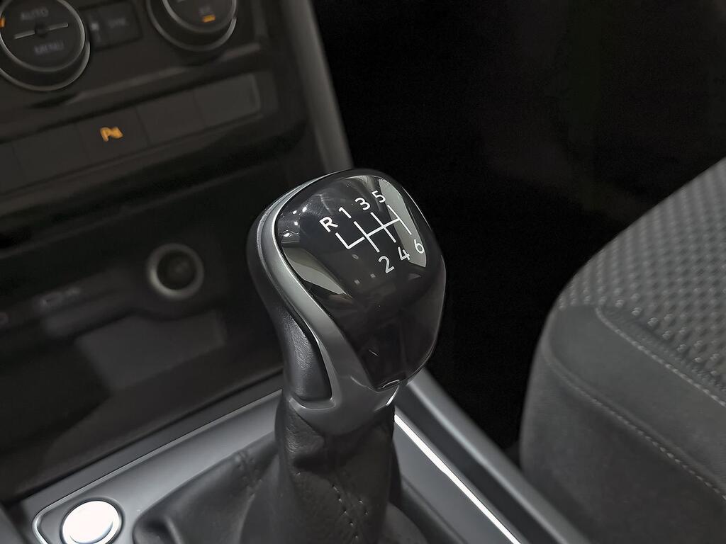 Volkswagen Touran Advance 2.0 TDI 90kW (122CV) 29