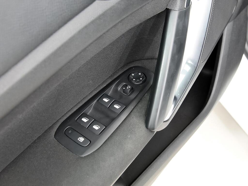 Peugeot 308 5p Active Pack BlueHDi 130 S&S 11