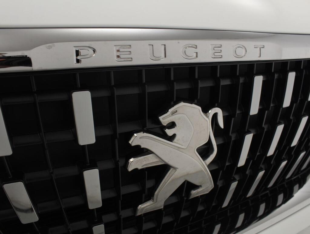 Peugeot 3008 1.2 PURETECH 96KW (130CV) ALLURE EAT8 21