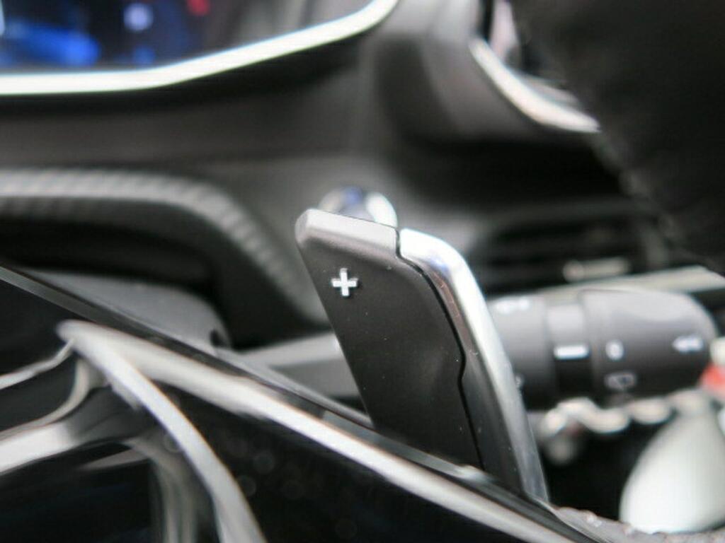 Peugeot 2008 Allure Pack BlueHDI 130 S&S EAT8 13