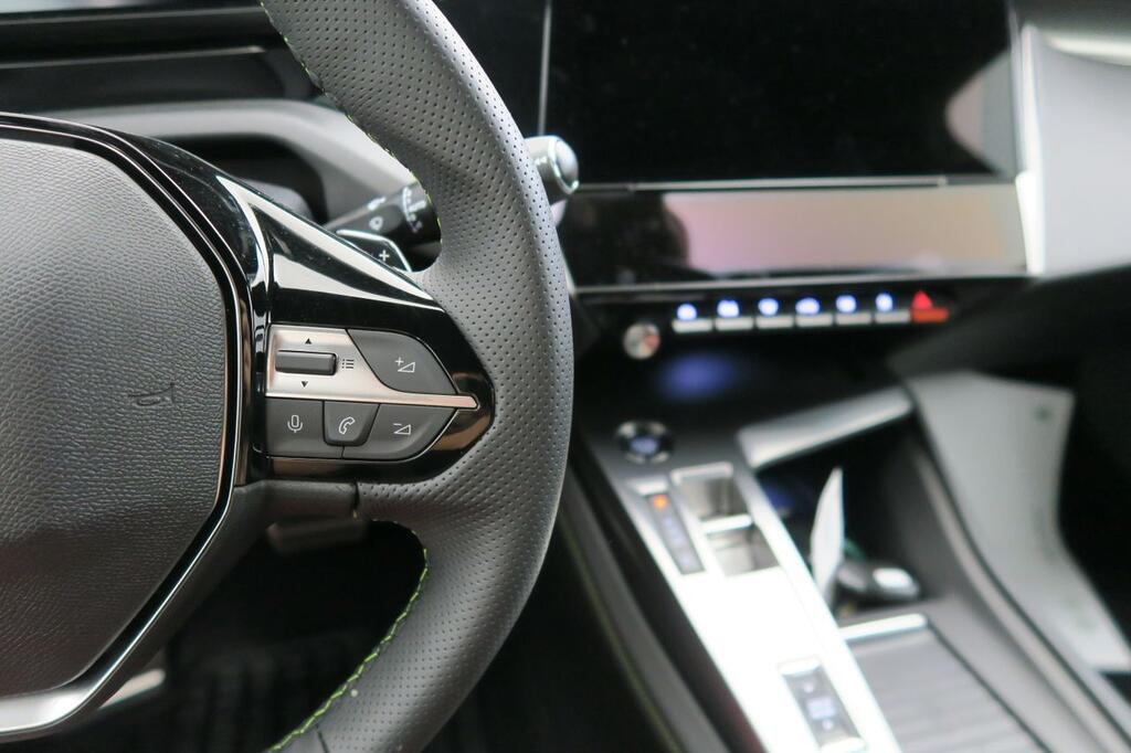 Peugeot 308 5P GT Hybrid 225 eEAT8 18