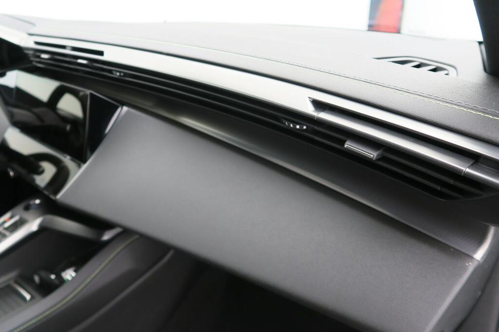 Peugeot 308 5P GT Hybrid 225 eEAT8 17