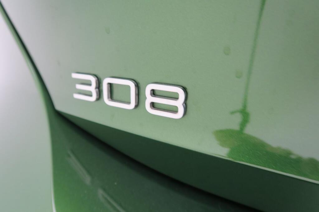 Peugeot 308 5P GT Hybrid 225 eEAT8 29