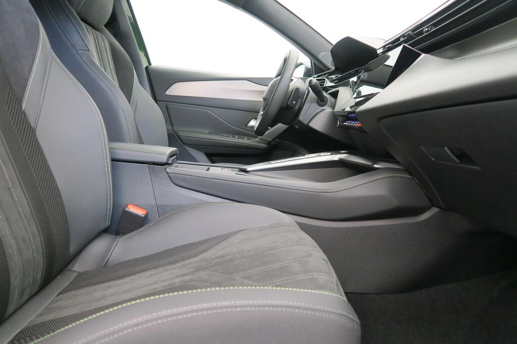 Peugeot 308 5P GT Hybrid 225 eEAT8 26