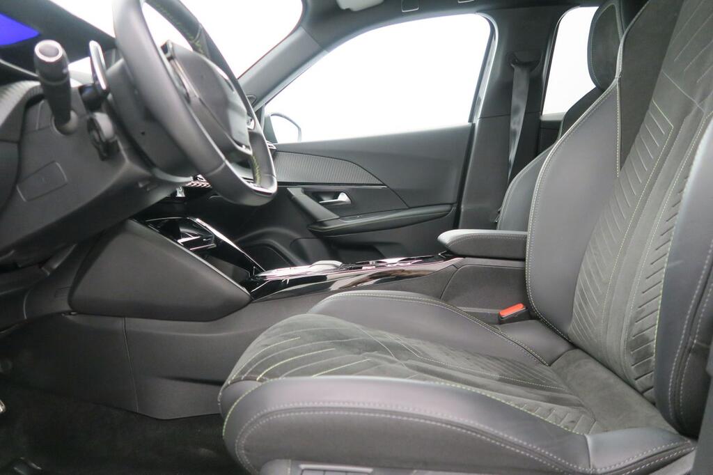 Peugeot 2008 GT BlueHDI 130 S&S EAT8 16