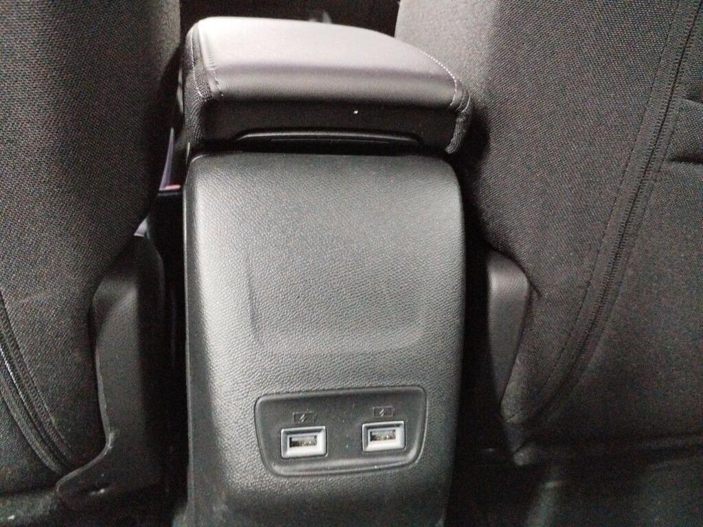 Peugeot 2008 Eléctrico Allure Pack (100kW) 9