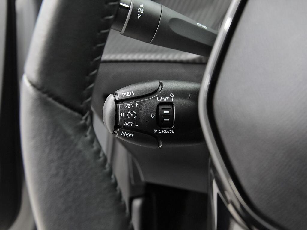 Peugeot 208 Allure Puretech 100 17