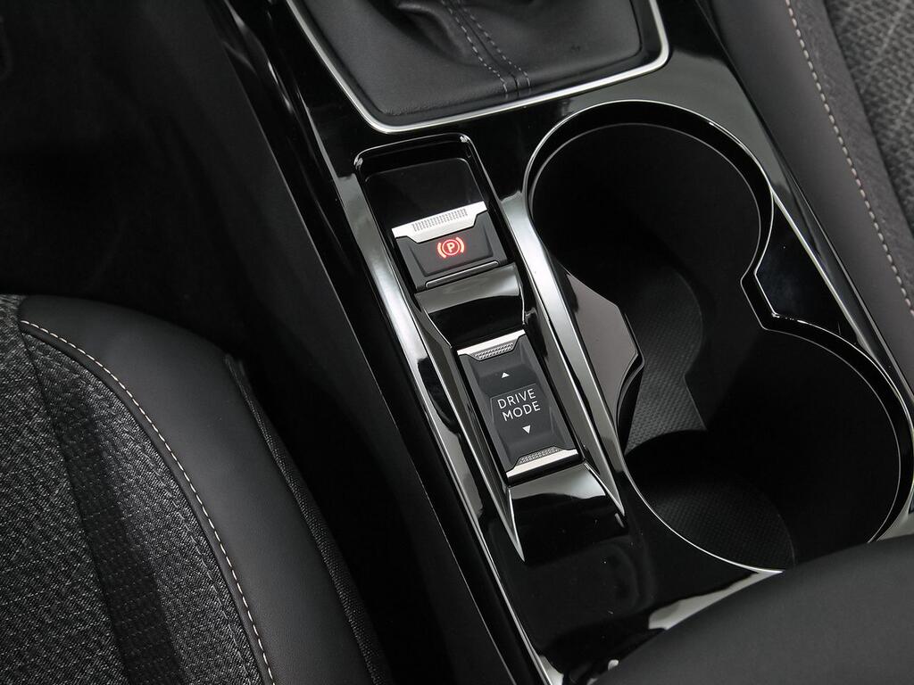 Peugeot 208 Allure Puretech 100 32