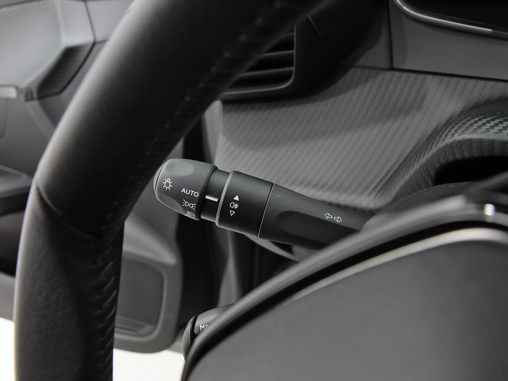 Peugeot 208 Allure Puretech 100 16