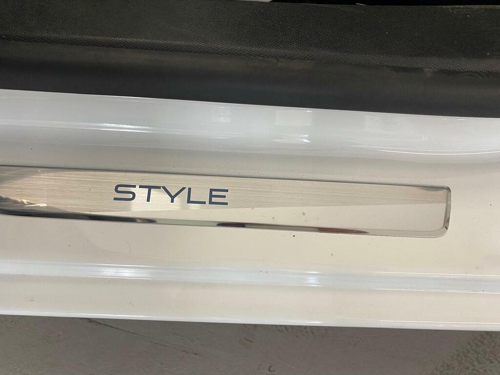 Peugeot 308 SW Style 1.2 PureTech 96KW (130CV) S&S 13