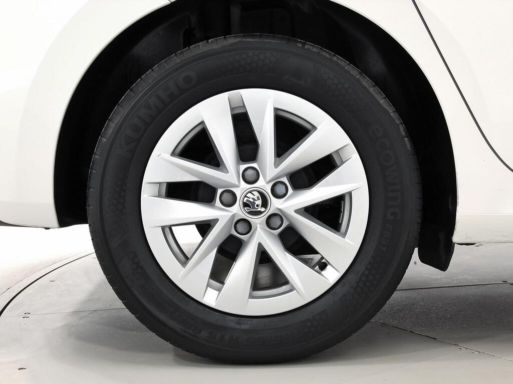 Skoda Fabia 1.0 MPI 59KW (80CV) Ambition 8