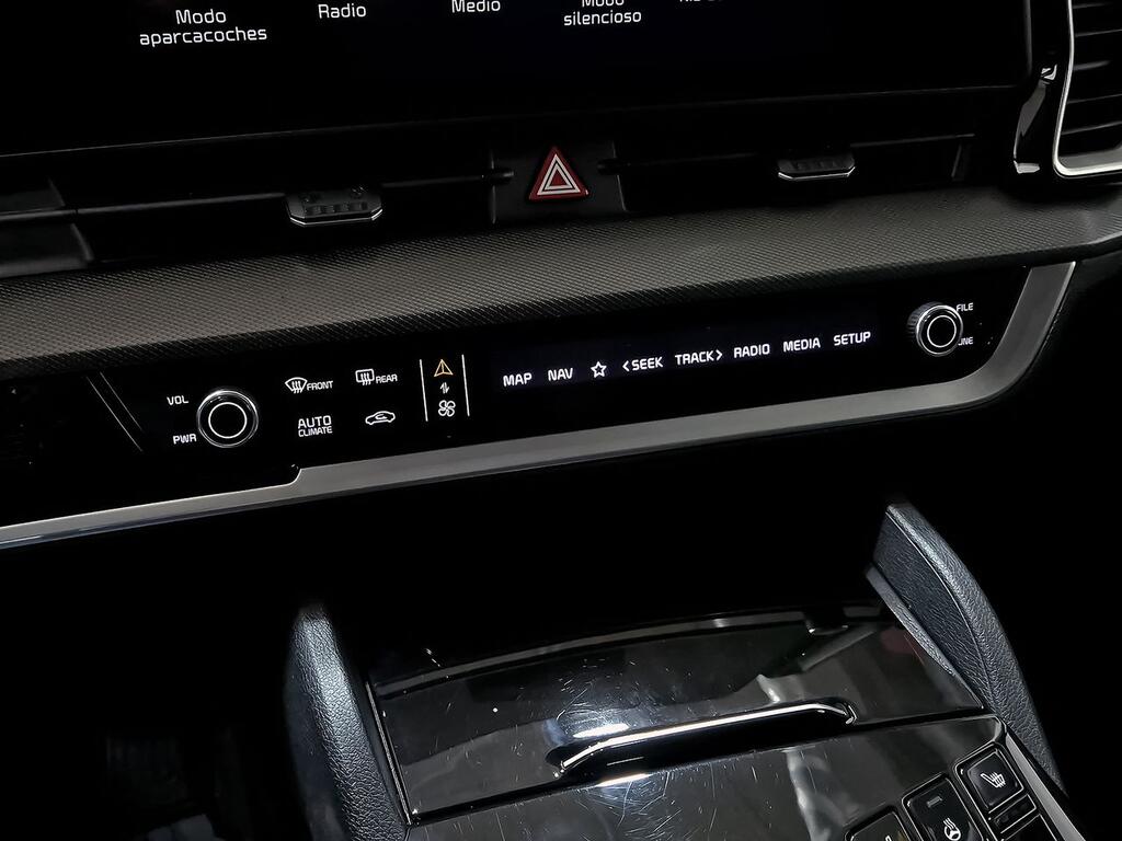 Kia Sportage 1.6 T-GDi MHEV 180CV Tech 4x4 DCT 26