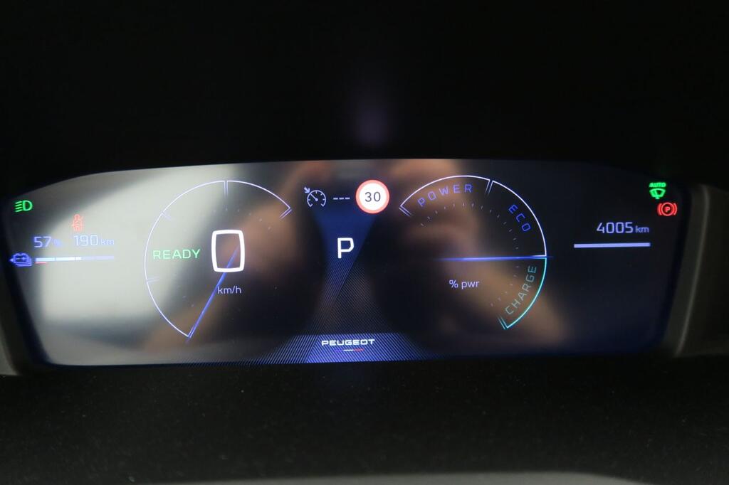 Peugeot 208 Allure Eléctrico 156 (115 Kw) 9