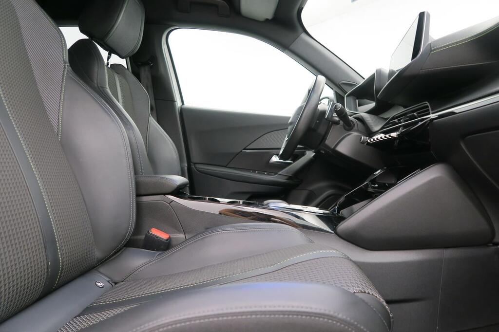Peugeot 2008 GT Puretech 130 S&S EAT8 16