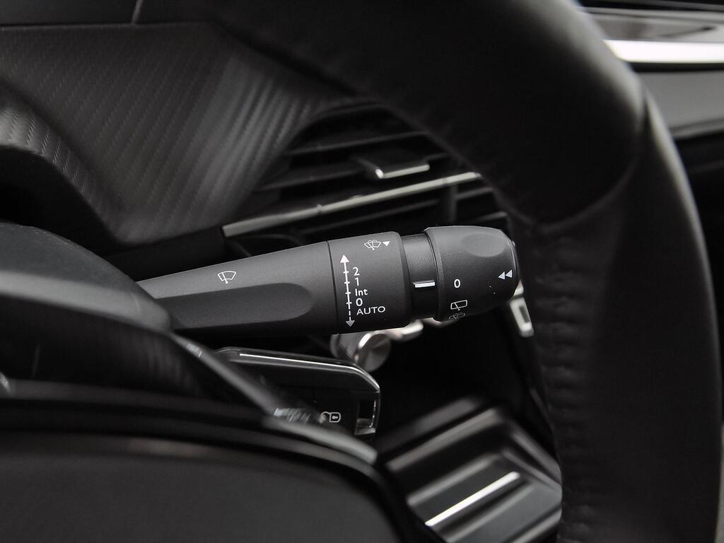 Peugeot 208 Allure Puretech 100 17