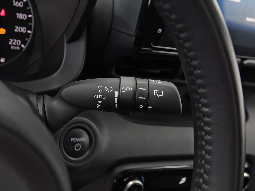 Toyota Yaris 1.5 120H Active Plus 14